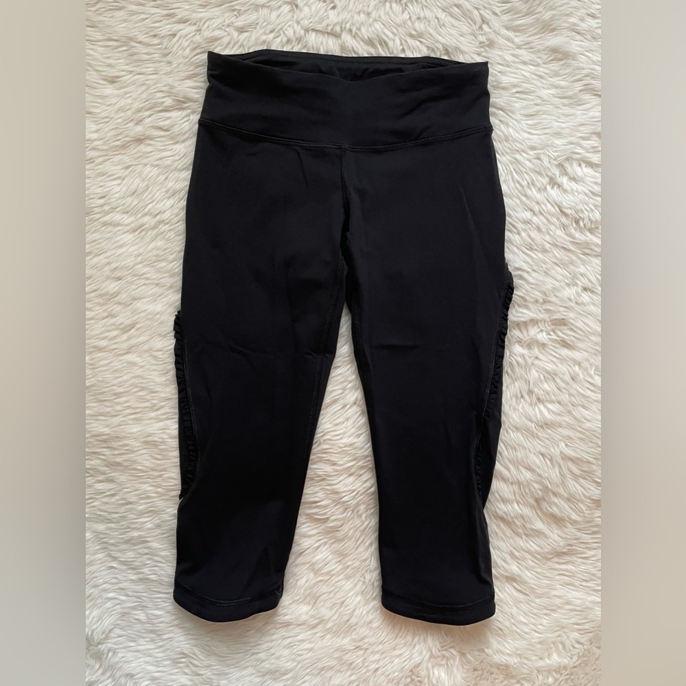 Lululemon black crop leggings women’s size 2 cropped ruffle reflective tight